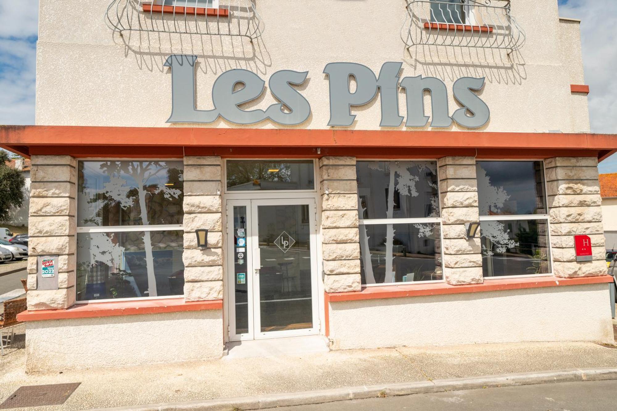 Hotel Les Pins Saint-Trojan-les-Bains Exterior photo
